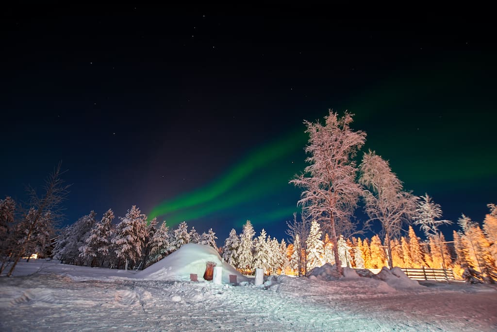 imagen 2 de Dormir en un iglú helado bajo la aurora boreal.