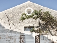 Como convertir una antigua casa escavada en piedra en una vivienda de vanguardia.