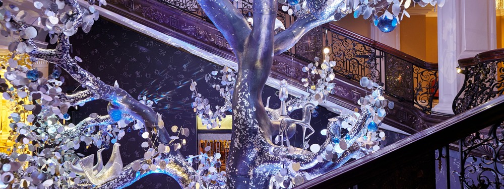 imagen 1 de El Árbol del Amor de Diane von Furstenberg en el hotel Claridge de Londres.