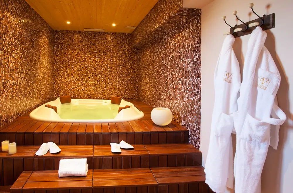 imagen 23 de Sierra Nevada se viste de nieve y el Vincci Selección Rumaykiyya 5* inaugura su temporada de esquí.