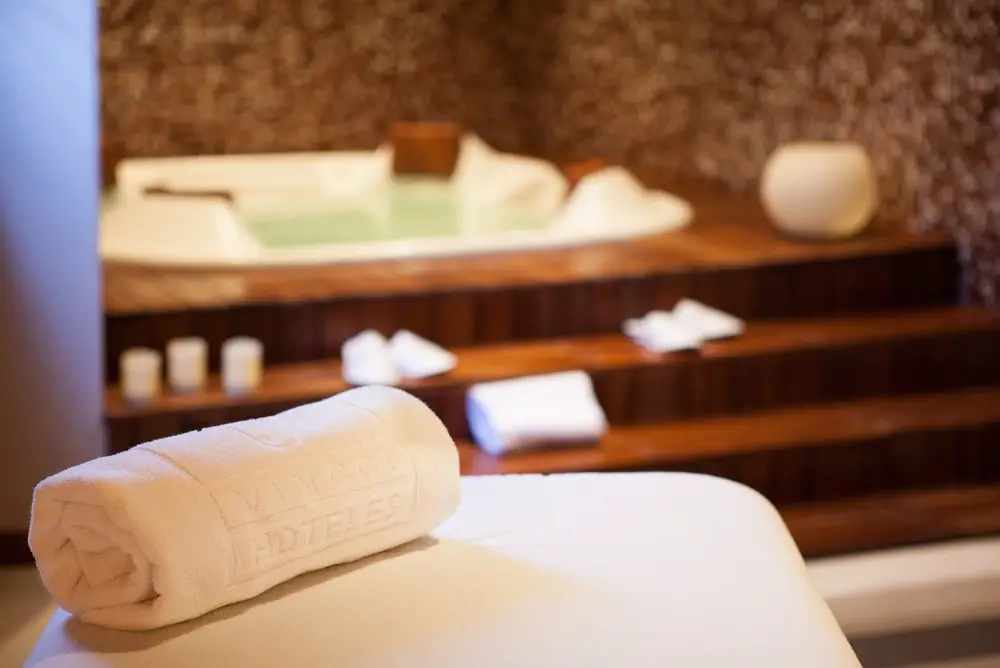 imagen 22 de Sierra Nevada se viste de nieve y el Vincci Selección Rumaykiyya 5* inaugura su temporada de esquí.