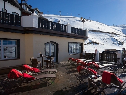 Sierra Nevada se viste de nieve y el Vincci Selección Rumaykiyya 5* inaugura su temporada de esquí.