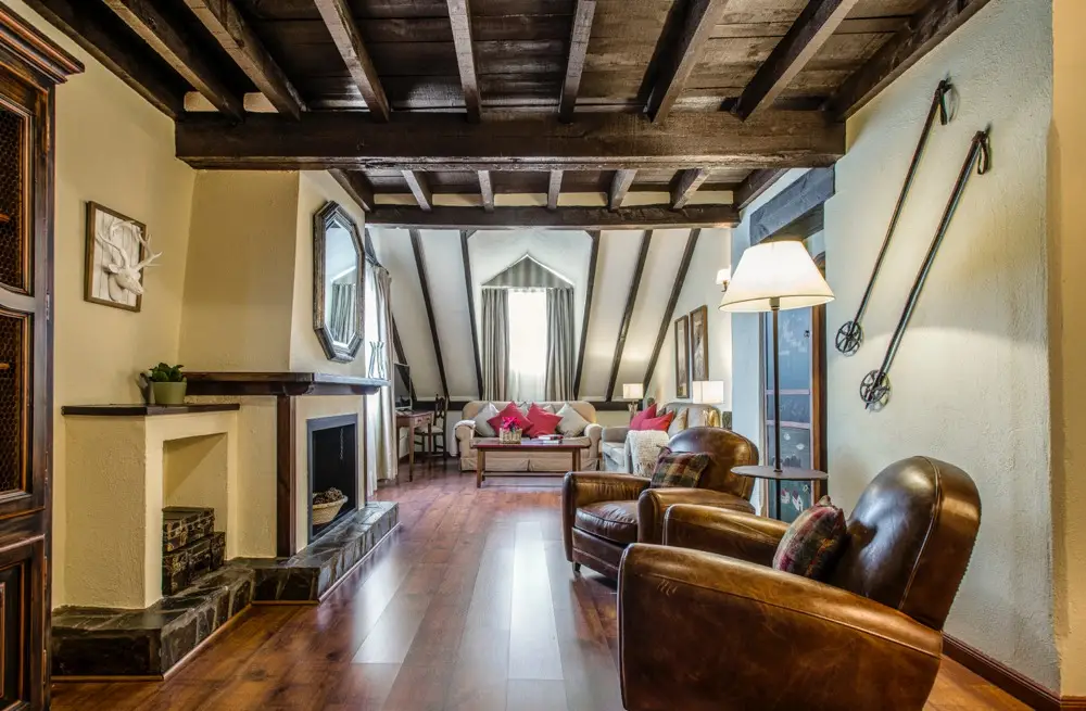 imagen 17 de Sierra Nevada se viste de nieve y el Vincci Selección Rumaykiyya 5* inaugura su temporada de esquí.