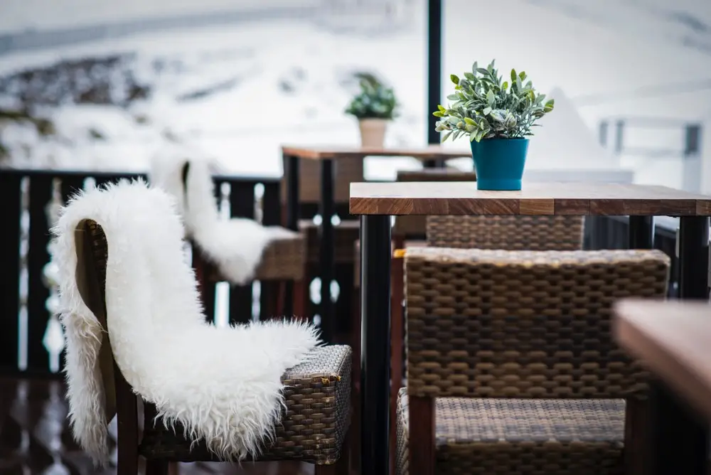 imagen 14 de Sierra Nevada se viste de nieve y el Vincci Selección Rumaykiyya 5* inaugura su temporada de esquí.