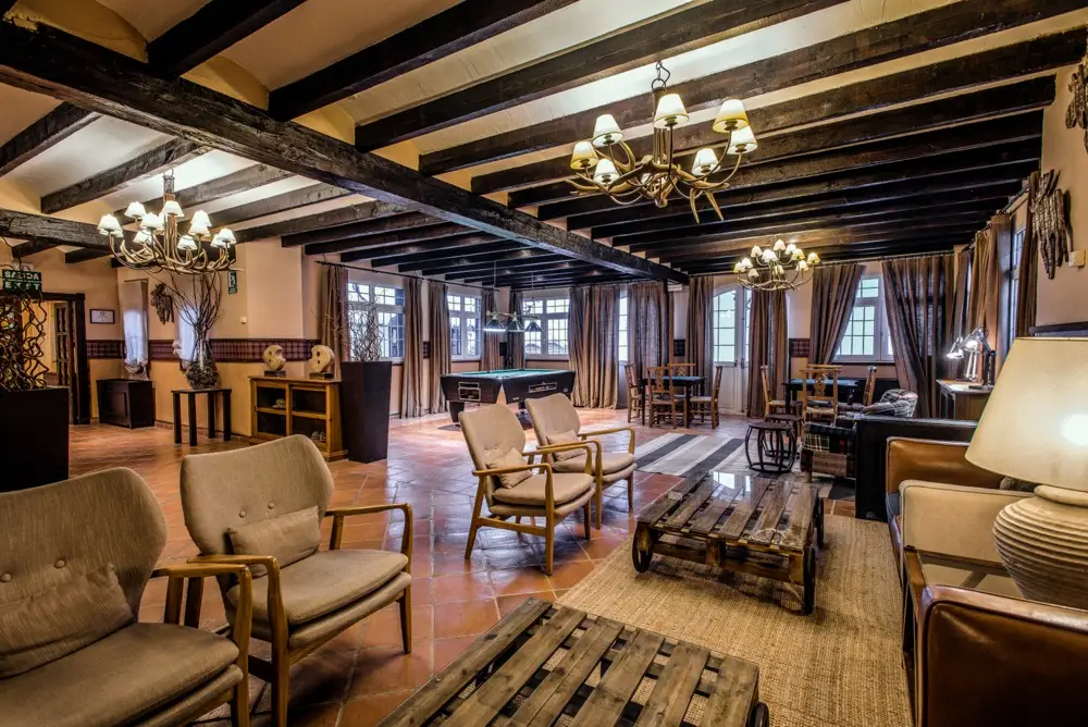 imagen 13 de Sierra Nevada se viste de nieve y el Vincci Selección Rumaykiyya 5* inaugura su temporada de esquí.