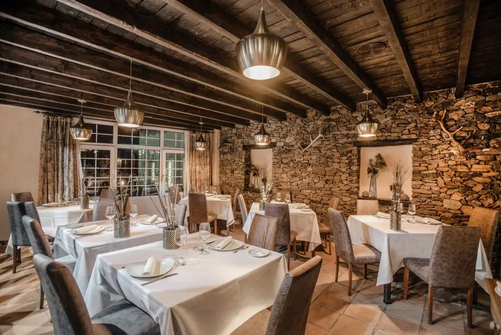 imagen 11 de Sierra Nevada se viste de nieve y el Vincci Selección Rumaykiyya 5* inaugura su temporada de esquí.