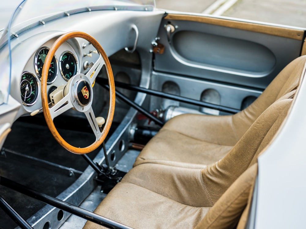 imagen 10 de 1956 Porsche 550 RS Spyder, si te gustan los deportivos clásicos éste te volverá loco.