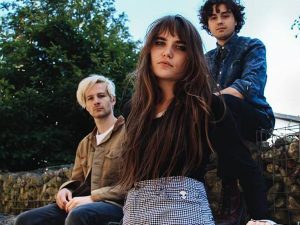 Los londinenses Calva Louise comparten su fascinante nuevo vídeo.