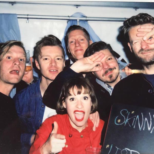 imagen 5 de Los londinenses Skinny Lister apelan al espíritu navideño.