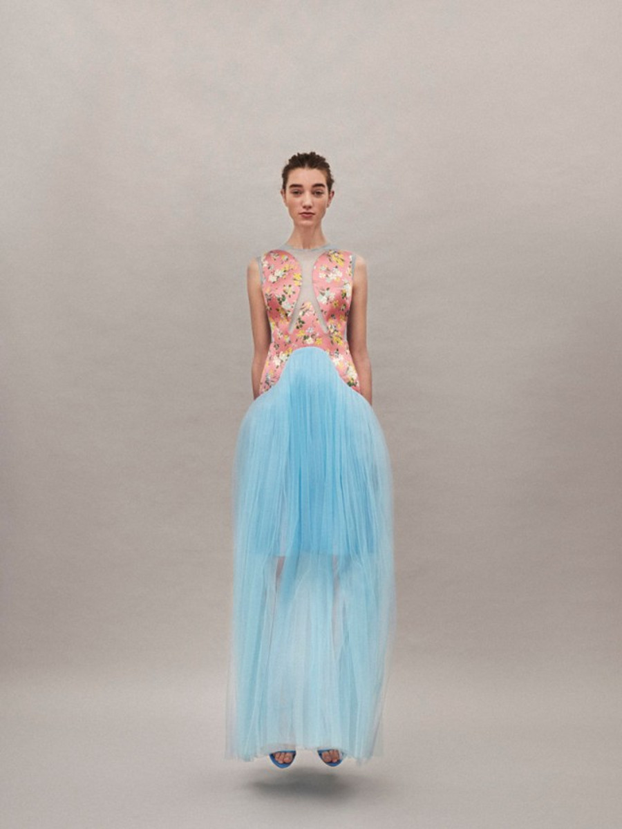 imagen 13 de DelPozo y su «Brisa Floral» para la colección Prefall 2019.