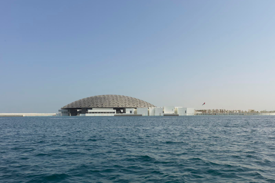 imagen 3 de El Louvre de Abu Dhabi: geometría y luz en el corazón del golfo Pérsico.