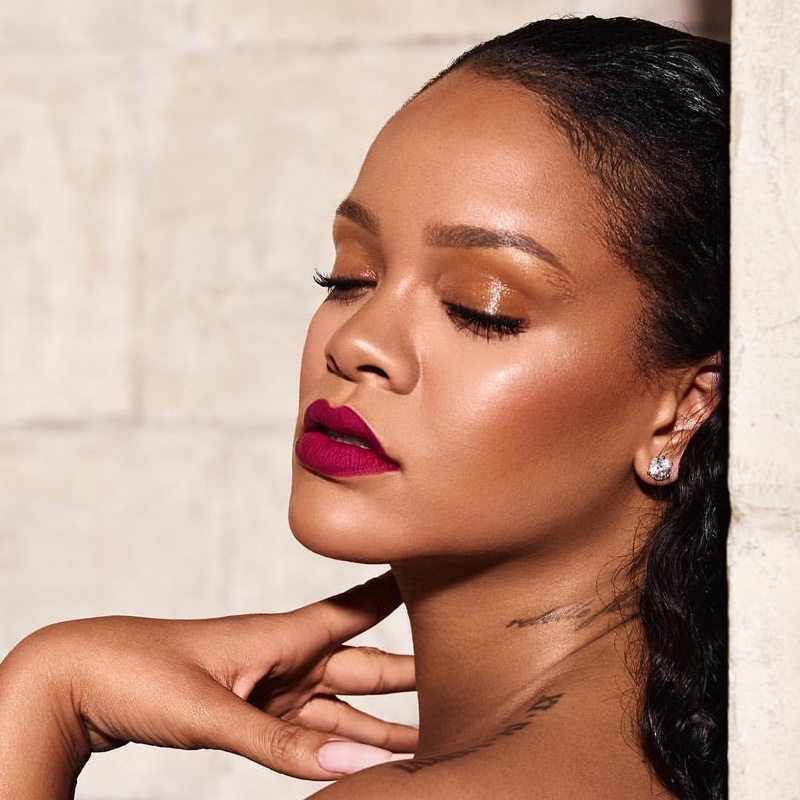 imagen 7 de Mattemoiselle Rihanna se pinta la primavera en los labios.