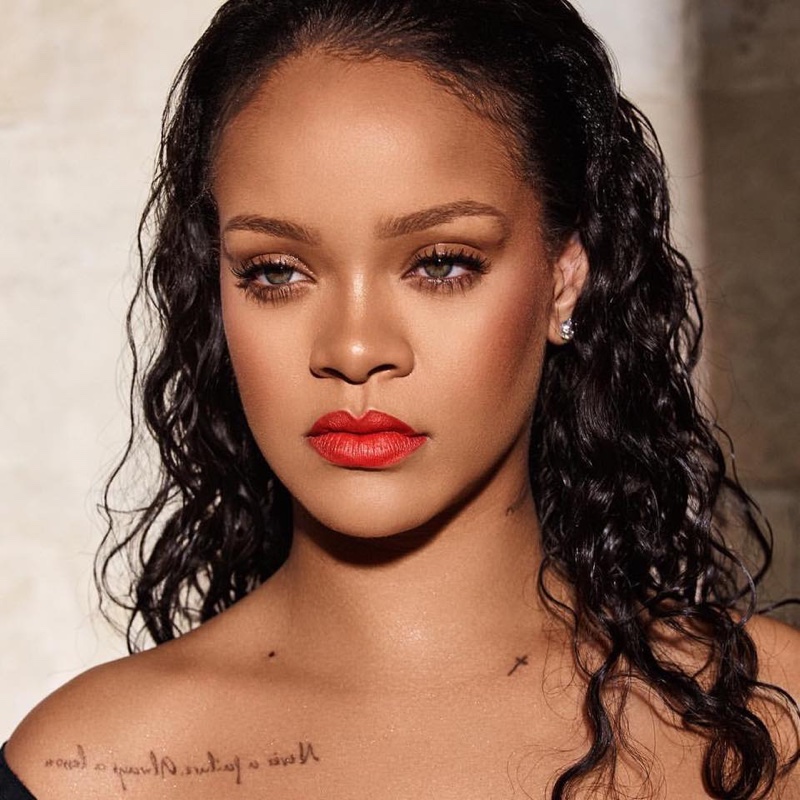 imagen 8 de Mattemoiselle Rihanna se pinta la primavera en los labios.