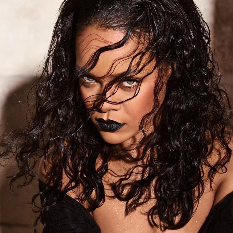 imagen 1 de Mattemoiselle Rihanna se pinta la primavera en los labios.