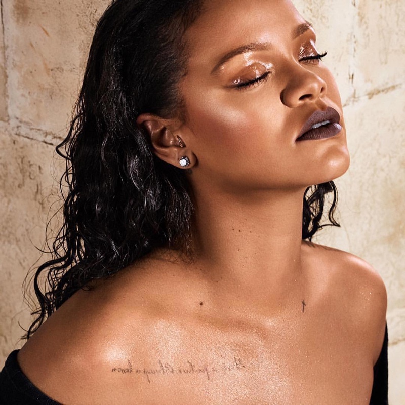 imagen 10 de Mattemoiselle Rihanna se pinta la primavera en los labios.