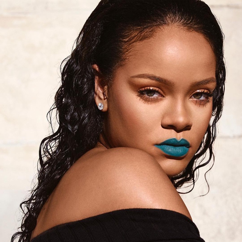 imagen 3 de Mattemoiselle Rihanna se pinta la primavera en los labios.
