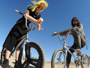 Better Oblivion Community Center debutan a lo grande.