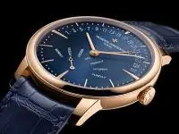 El icónico reloj de Vacheron Constantin, el Patrimony Retrograde Day-Date, con esfera azul.