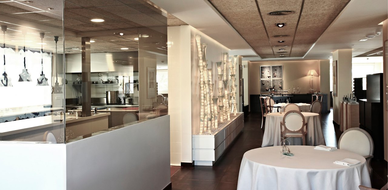 imagen 16 de Maca de Castro y un restaurante con 3 soles de elegancia femenina en Mallorca.