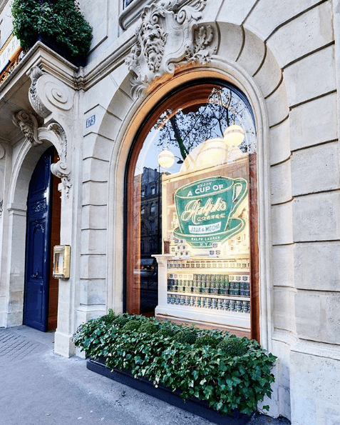 imagen 2 de Ralph Lauren inagura un pop up café en París.