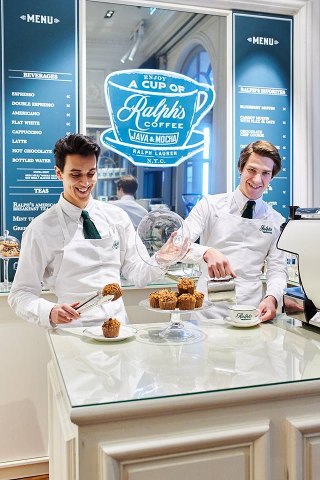 imagen 4 de Ralph Lauren inagura un pop up café en París.