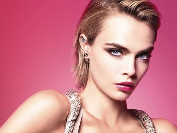 Dior Addict Stellar Shine, el nuevo brillo de Dior en boca de Cara Delevigne.