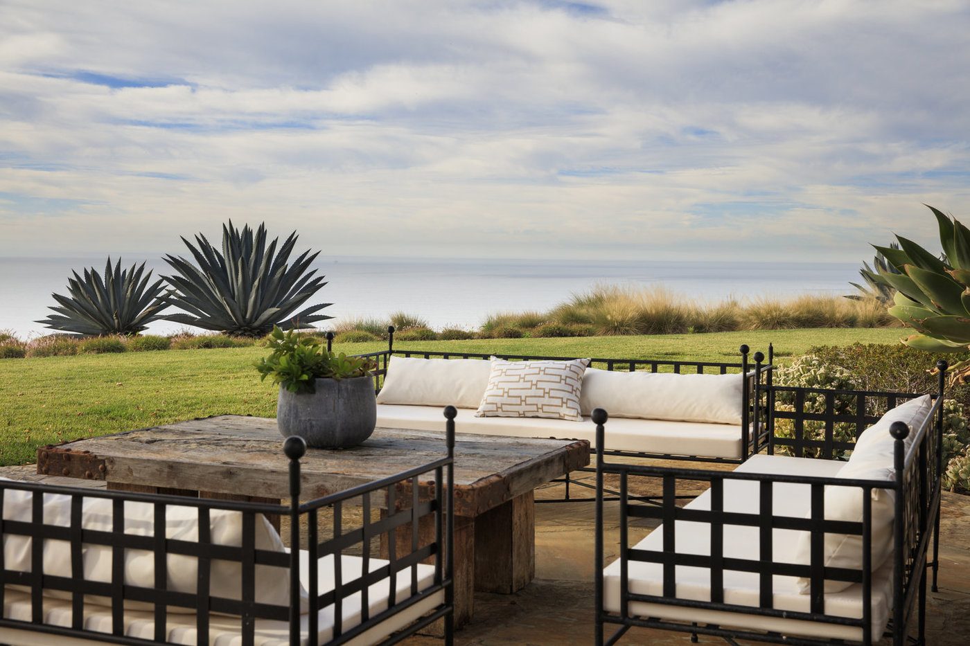 imagen 5 de Se vende el espectacular Rancho Tajiguas con vistas al mar y un precio imposible.