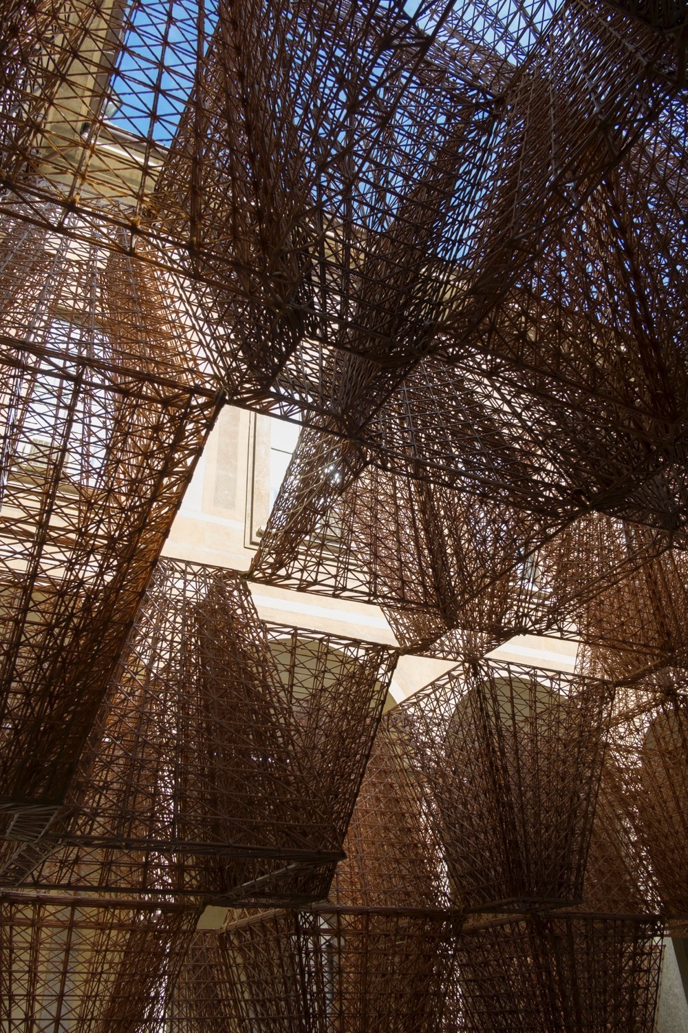 imagen 9 de COS presenta en Milán ‘Conifera’, una instalación arquitectónica impresa en 3D.