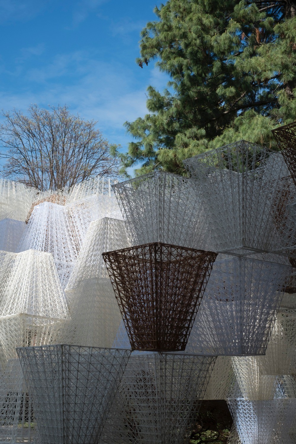 imagen 3 de COS presenta en Milán ‘Conifera’, una instalación arquitectónica impresa en 3D.