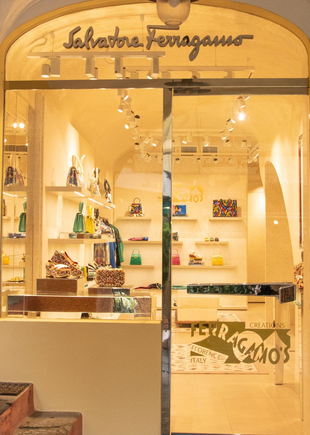 imagen 2 de Ferragamo inaugura su tercera tienda exclusiva “Creations” en el mundo.