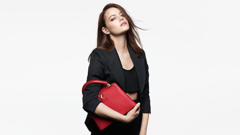imagen 3 de Louis Vuitton presenta su nueva campaña de bolsos para este verano.