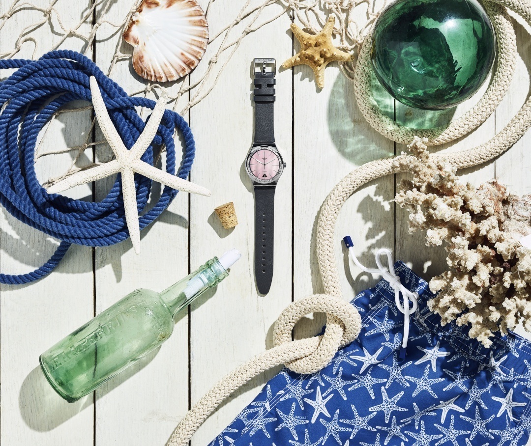 imagen 2 de Tiempo de verano y Swatch con Hackett London.