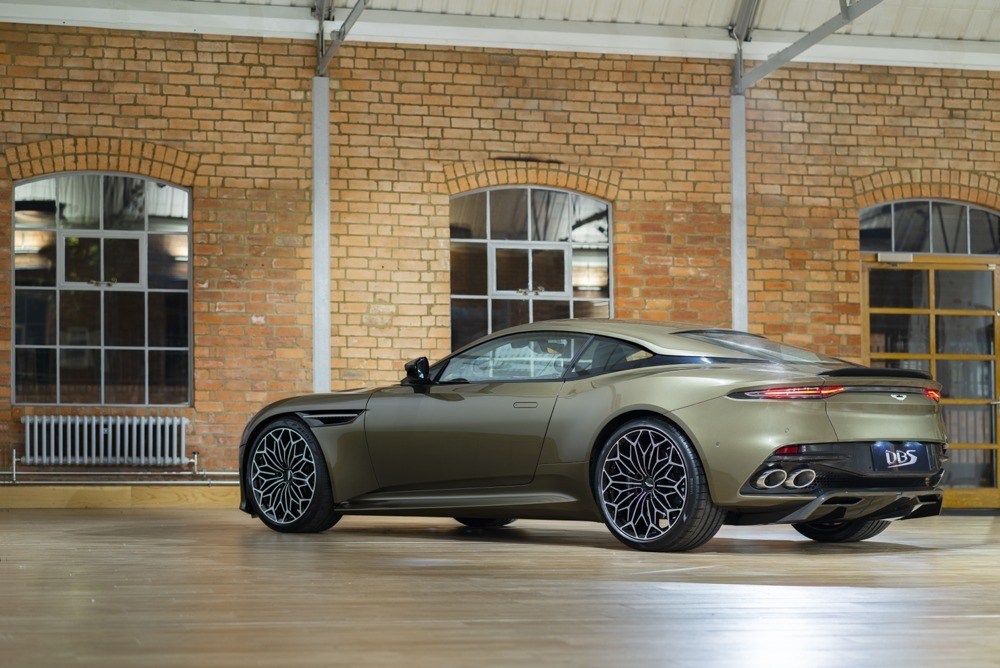 imagen 5 de El nuevo Aston Martin de Bond, James Bond.