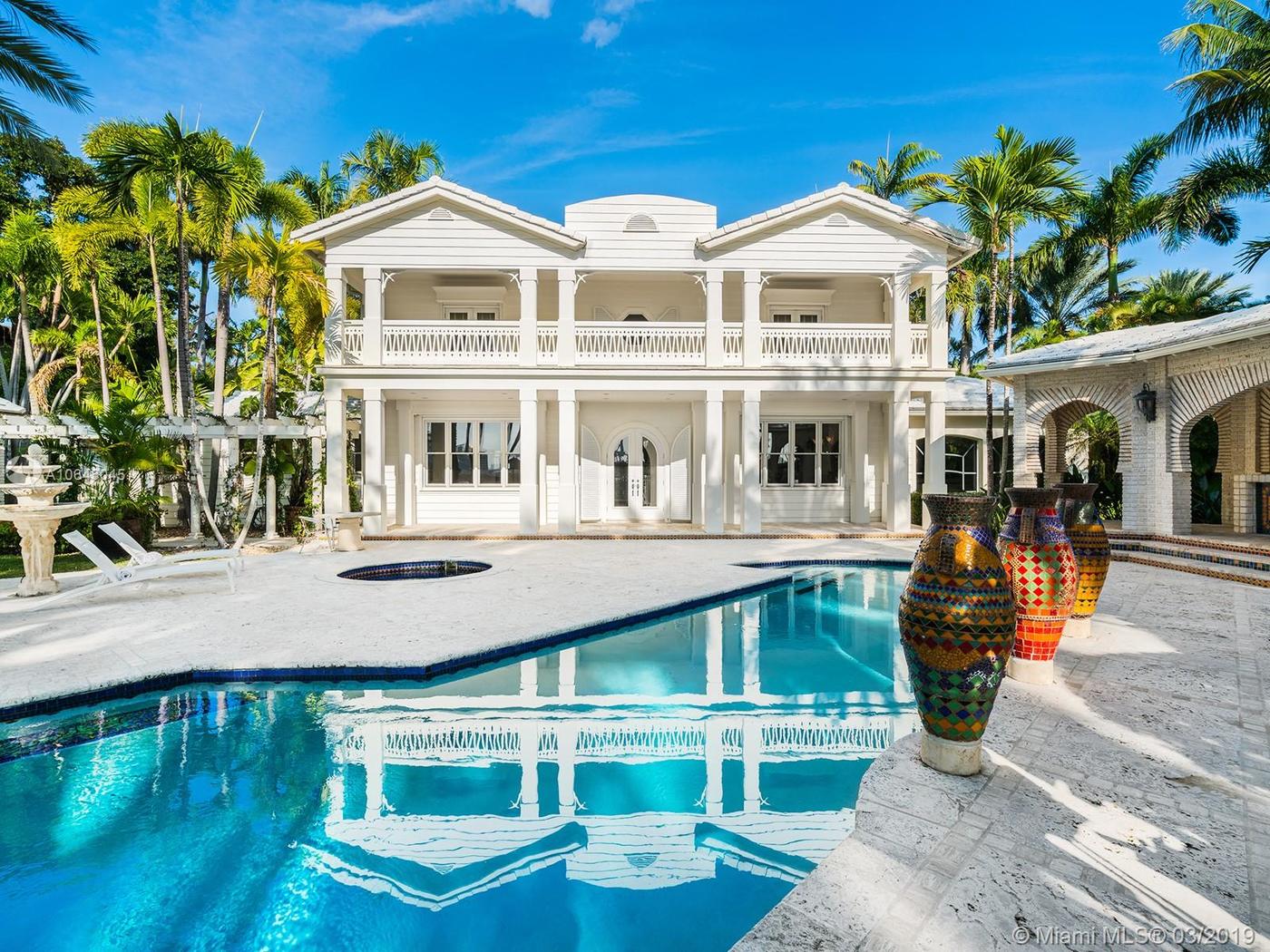 imagen 1 de Gloria y Emilio Estefan venden su espectacular casa en Miami.
