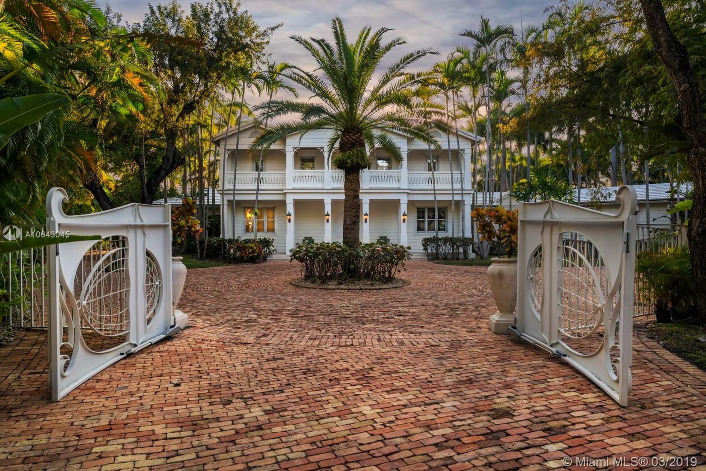 imagen 2 de Gloria y Emilio Estefan venden su espectacular casa en Miami.