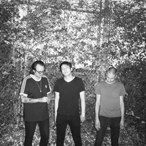 imagen 4 de La banda de angelina Cold Showers estrena  un nuevo adelanto de su próximo álbum.