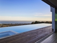 La casa de tus sueños, con piscina infinita y vistas al mar, está en Malibú.