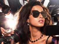 Chiara Scelsi se enfrenta a los paparazzi para Dolce&Gabbana.