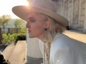 El pop se llena de sensualidad con la voz y las canciones de Shura.