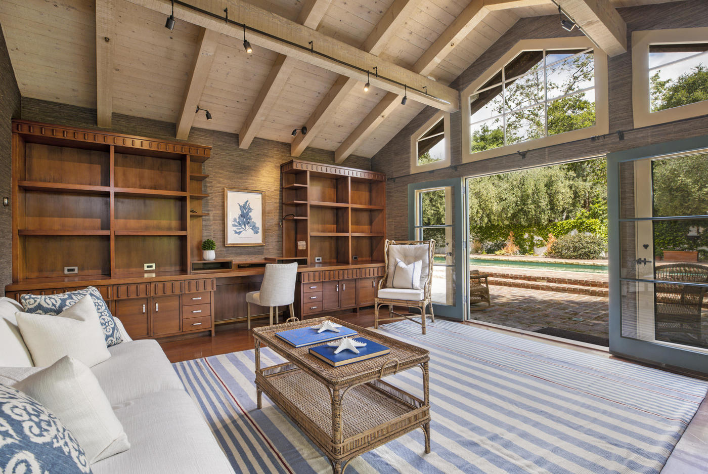 imagen 17 de Jeff Bridges vende su casa en Montecito, California, por 8 millones de euros.