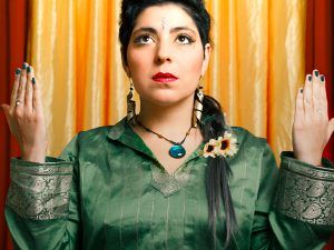 La cantautora argentina Sofía Viola nos recuerda que la música también puede ser divertida.