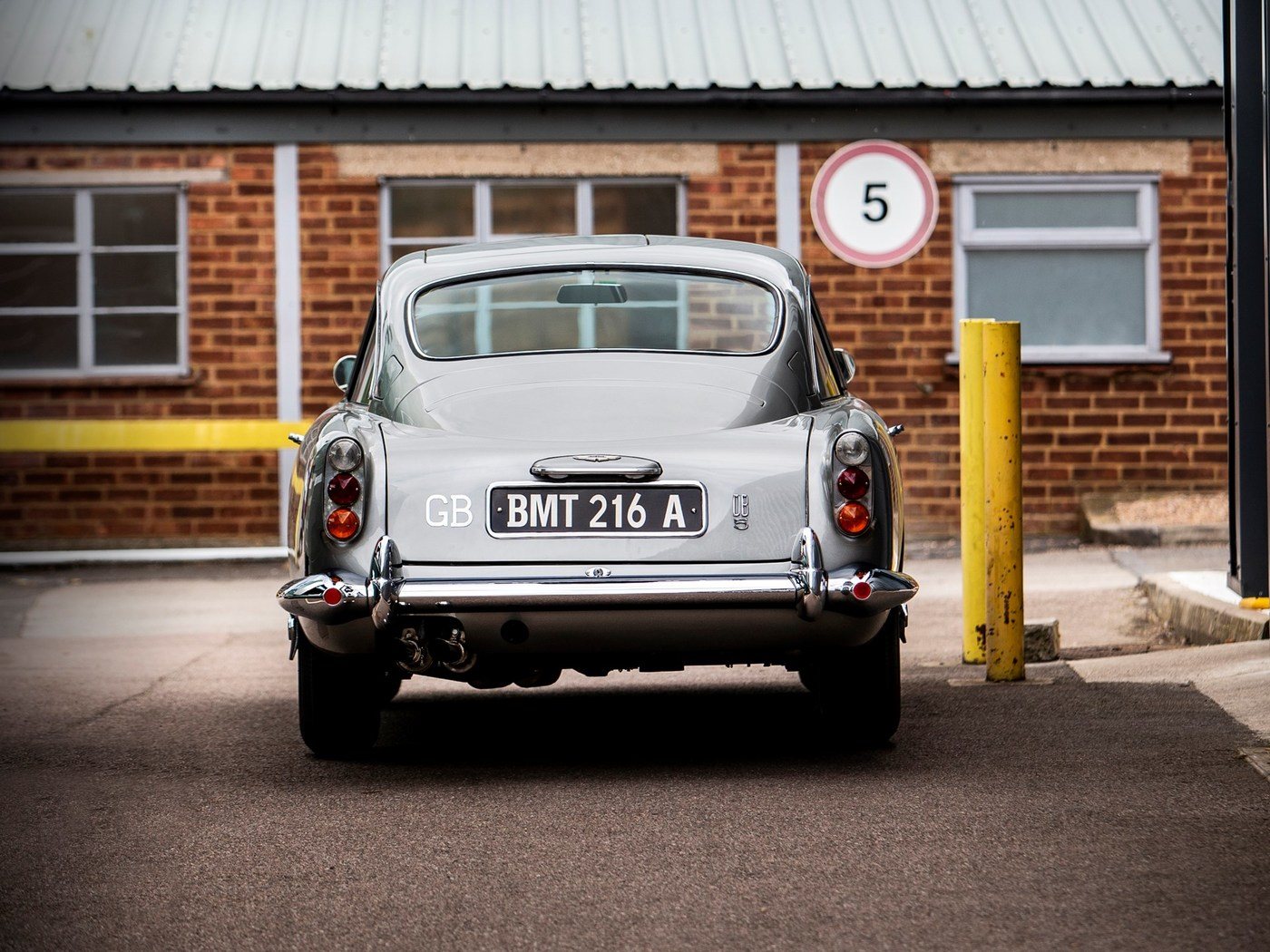 imagen 5 de ¿Quieres hacerte con el coche de James Bond? su Aston Martin DB5 del 65 sale a subasta.