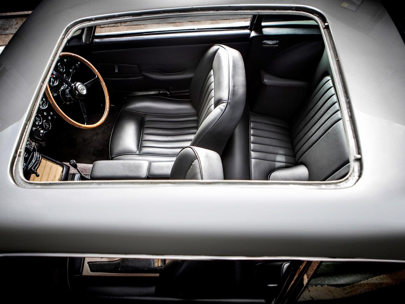 imagen 10 de ¿Quieres hacerte con el coche de James Bond? su Aston Martin DB5 del 65 sale a subasta.
