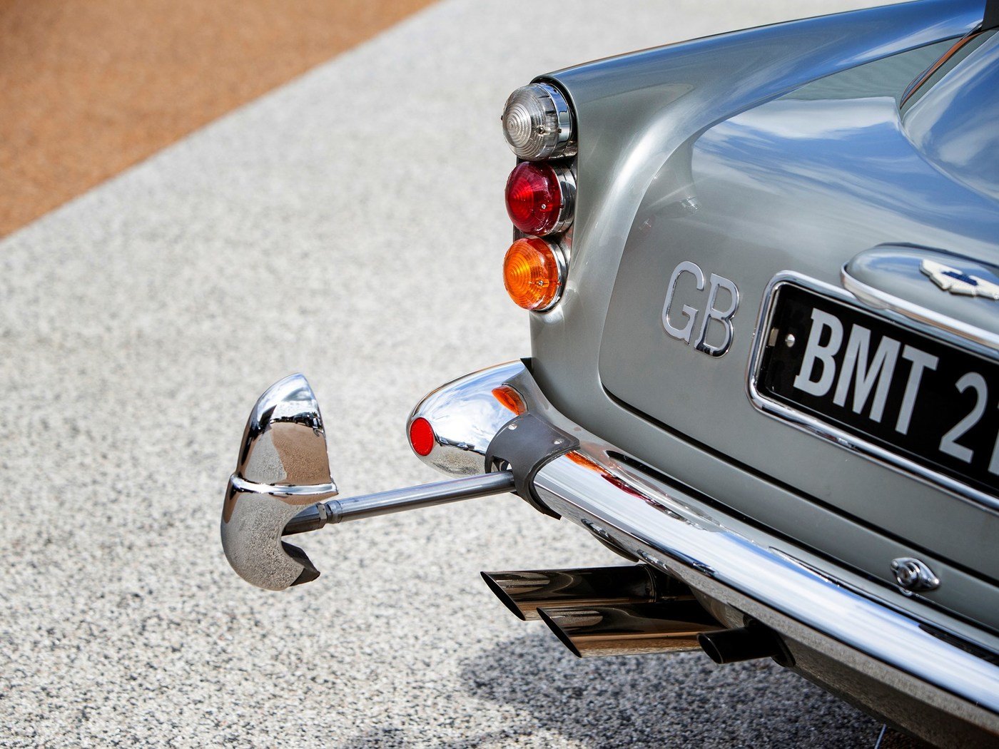 imagen 12 de ¿Quieres hacerte con el coche de James Bond? su Aston Martin DB5 del 65 sale a subasta.