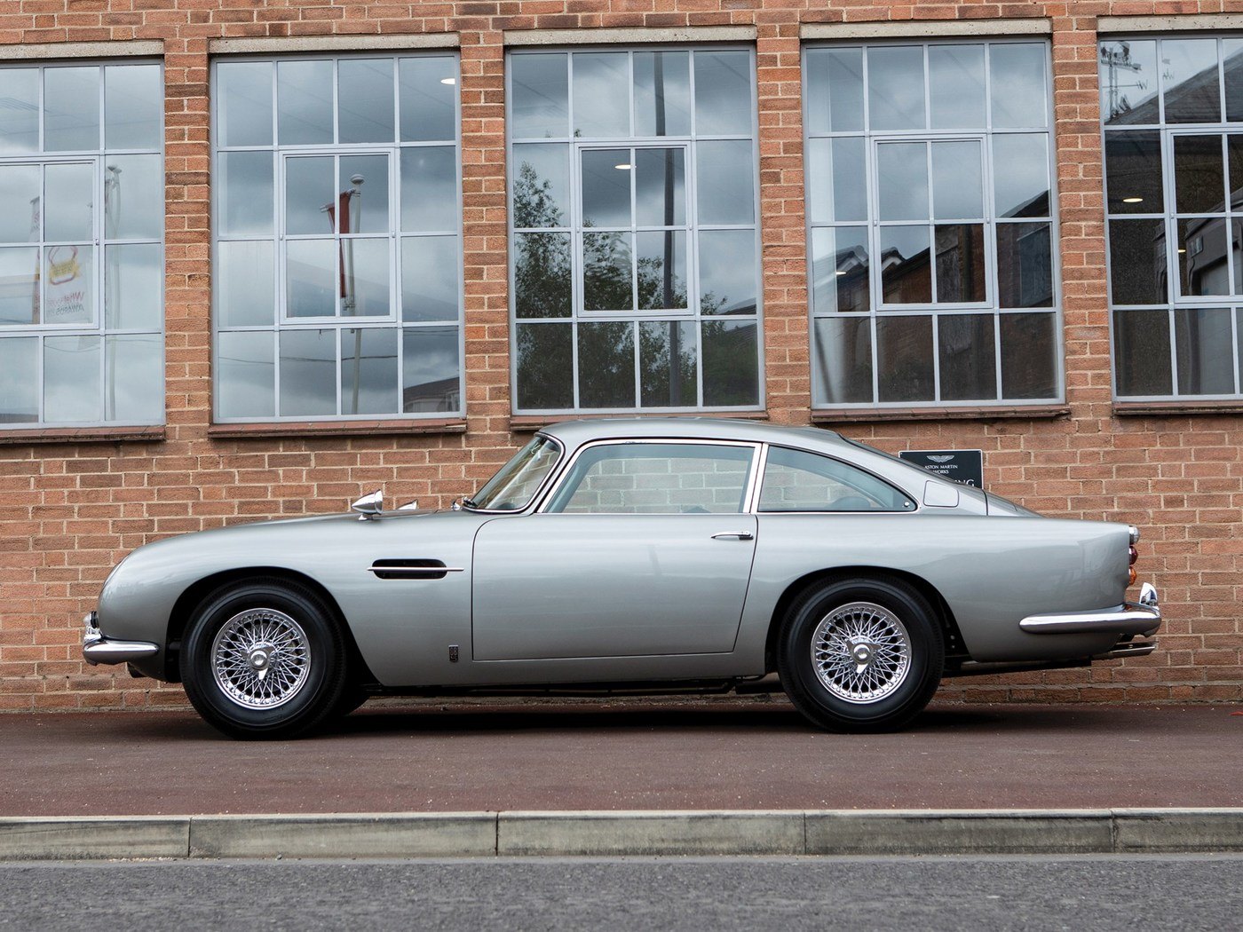 imagen 6 de ¿Quieres hacerte con el coche de James Bond? su Aston Martin DB5 del 65 sale a subasta.