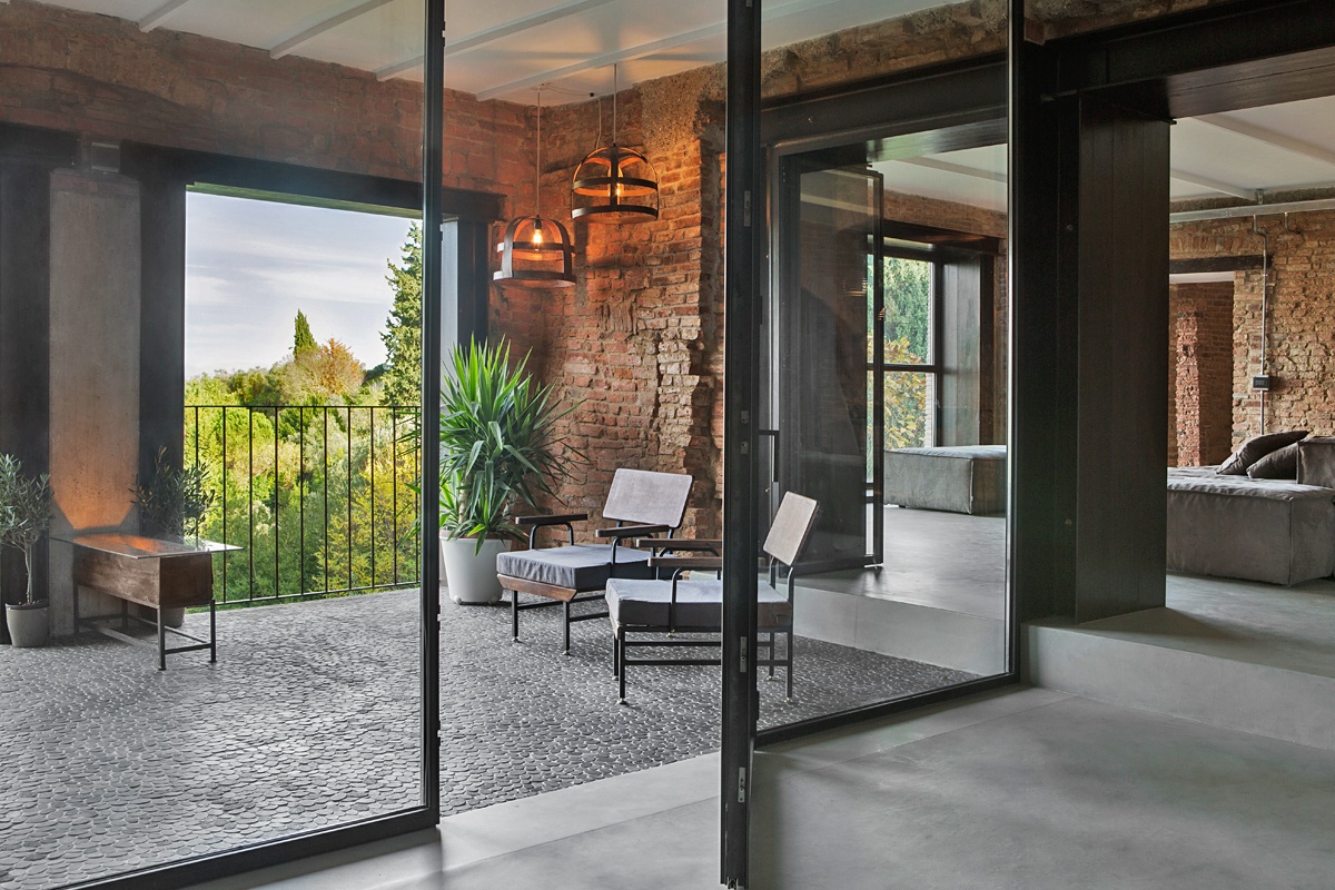 imagen 2 de Umamma, una moderna casa rústica en la Toscana con piscina secreta.