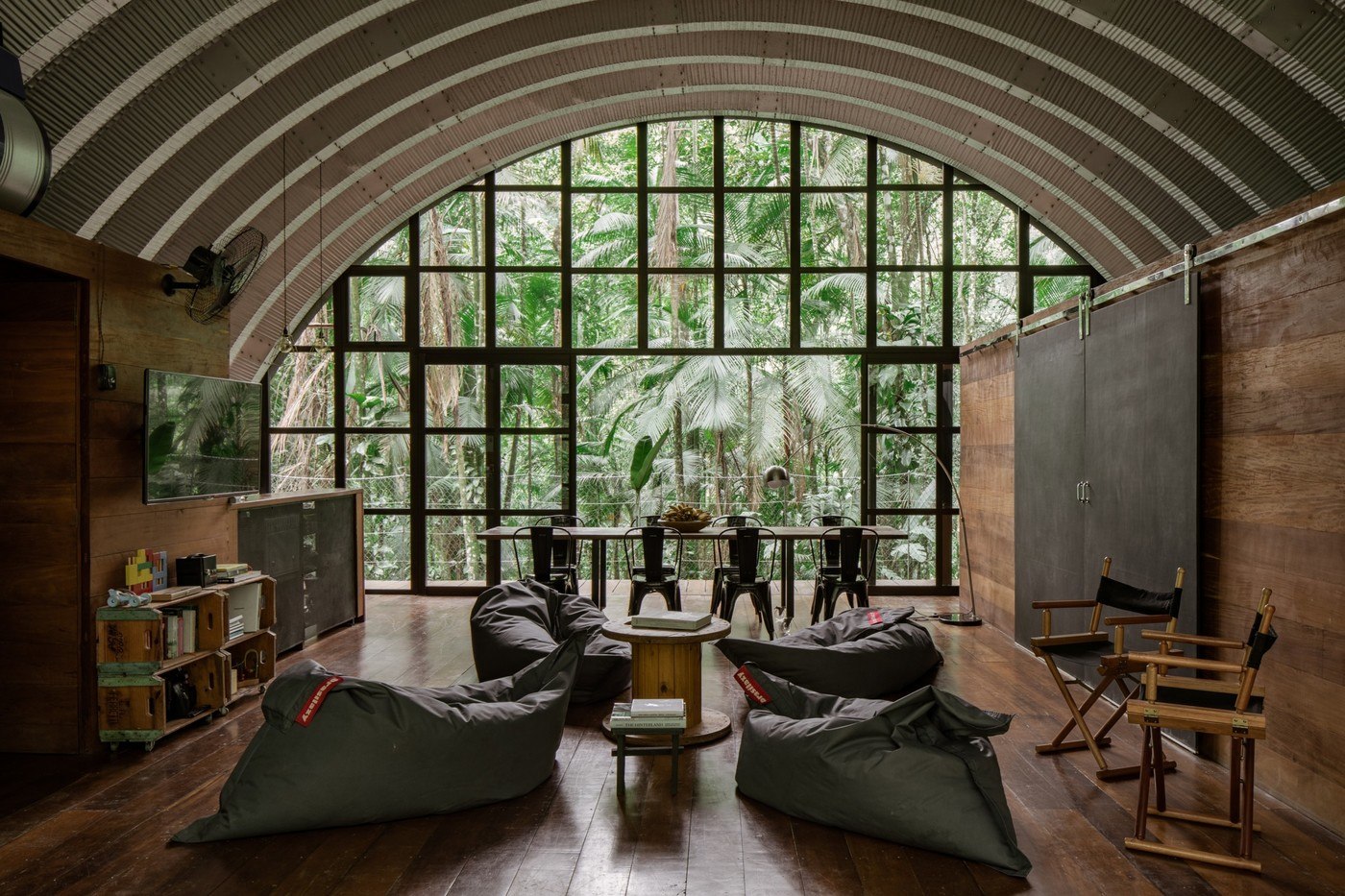 imagen 8 de Arca House, una casa-hotel para perderte en la selva brasileña durante unos días mágicos.