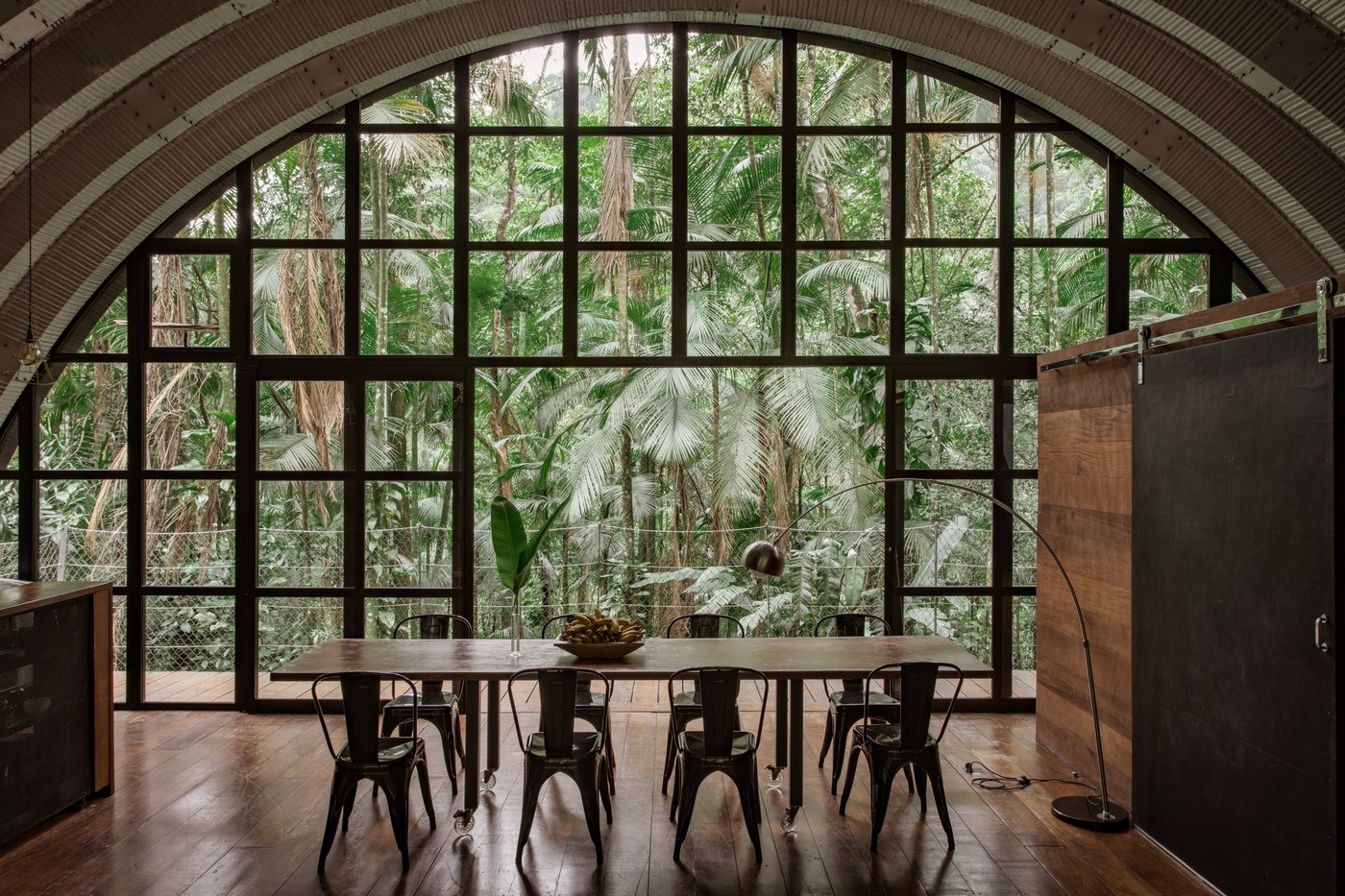 imagen 10 de Arca House, una casa-hotel para perderte en la selva brasileña durante unos días mágicos.