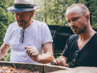 Dos hombres y un mezcal.