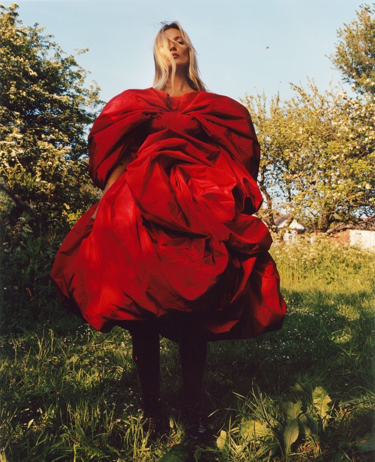 imagen 3 de Kate Moss presenta el otoño e invierno femme de Alexander McQueen.